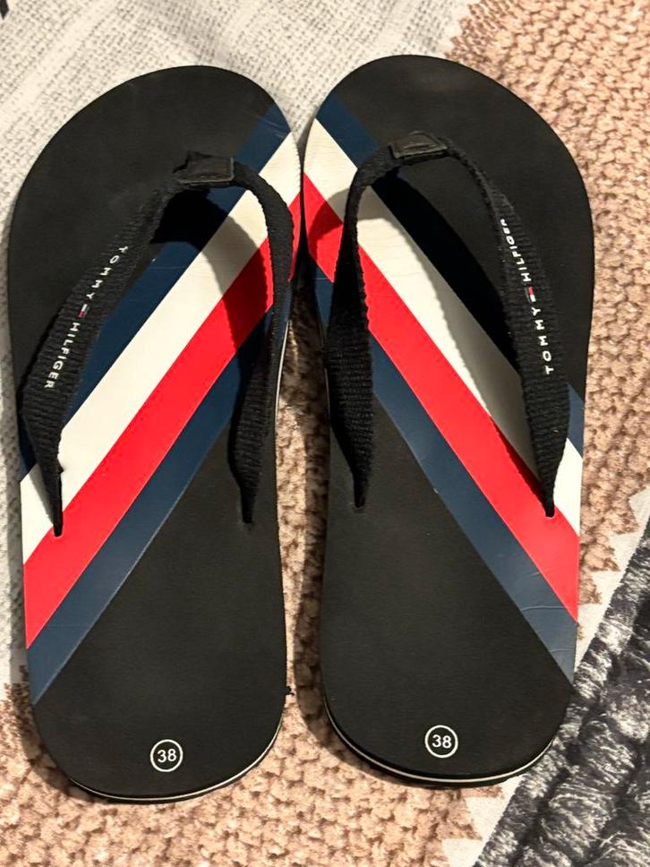 Tommy Hilfiger Slippers Maat 38, Kinderen en Baby's, Kinderkleding | Schoenen en Sokken, Zo goed als nieuw, Jongen, Ophalen of Verzenden
