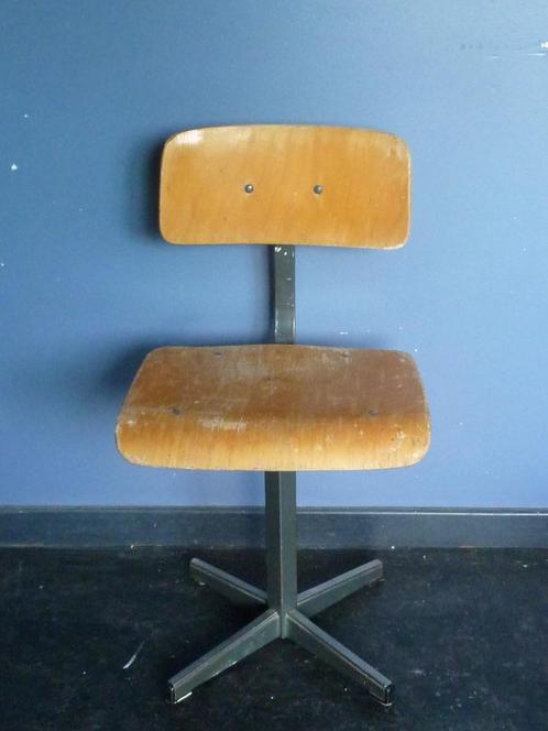 Vintage industriële kinderstoel, MARKO meubels Nederland, Kinderen en Baby's, Kinderkamer | Tafels en Stoelen, Gebruikt, Stoel(en)