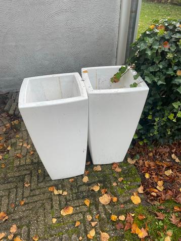 2 Witte Bloembakken - 40x40x75cm beschikbaar voor biedingen