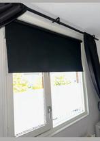 Zwart verduisterend rolgordijn, Ophalen, Zwart, 150 tot 200 cm