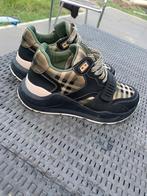 Burberry, Zwart, Ophalen of Verzenden, Sneakers of Gympen, Zo goed als nieuw