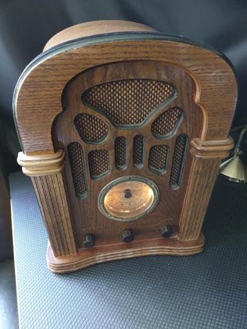Vintage Radio en Gitaar versterker beschikbaar voor biedingen
