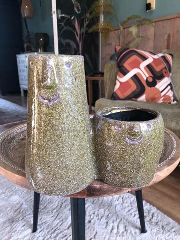 set vrolijke bloempotten met gezicht beschikbaar voor biedingen