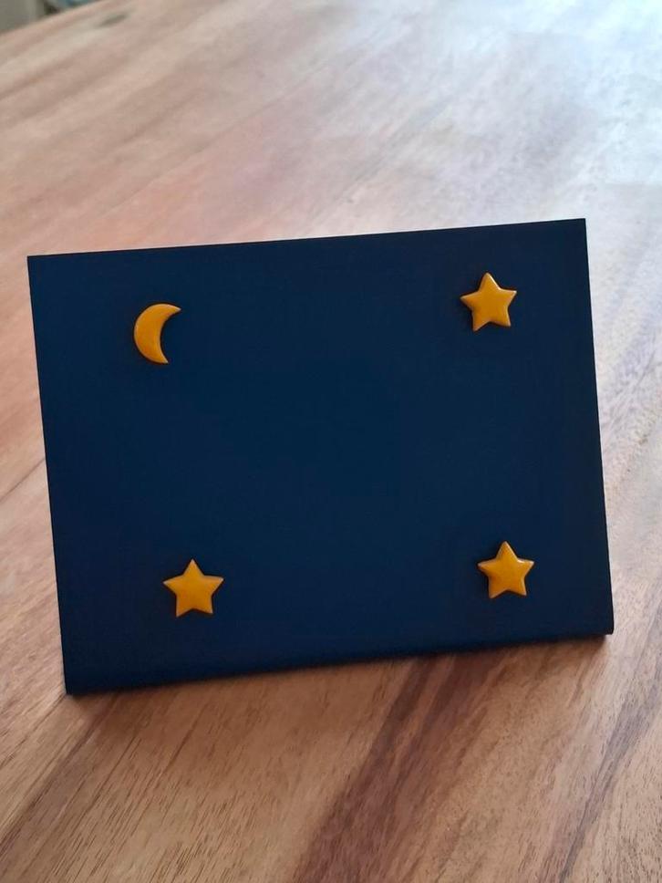 Staande fotolijst metaal met magneten (kinderkamer), Kinderen en Baby's, Kinderkamer | Inrichting en Decoratie, Zo goed als nieuw