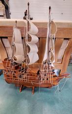 Mooi groot houten schip, zeilboot, zeilschip️️⛵️, Ophalen