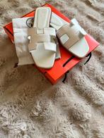 Hermes slippers, Kleding | Dames, Schoenen, Ophalen of Verzenden, Zo goed als nieuw, Wit, Slippers
