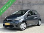 Toyota Aygo 1.0 VVT-i Now 5 Deurs | Dealer OH | Airco | Org, Auto's, Toyota, Voorwielaandrijving, Euro 5, Stof, Gebruikt