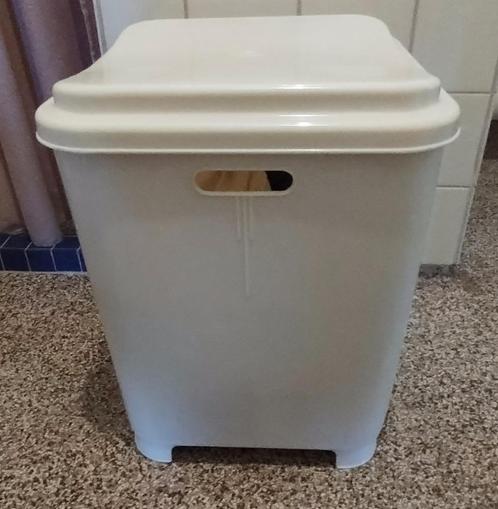 Vintage wasmand met deksel kunststof, Huis en Inrichting, Badkamer | Badtextiel en Accessoires, Gebruikt, Overige typen, Wit, Ophalen