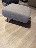 Hocker voetenbank grijs stof nieuw zwarte poot, Ophalen, 125 cm of meer, Nieuw, Stof