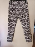 Zwart-witte broek met print - Maat 42/44 (L), Zwart, Maat 42/44 (L), Ophalen of Verzenden, Lang