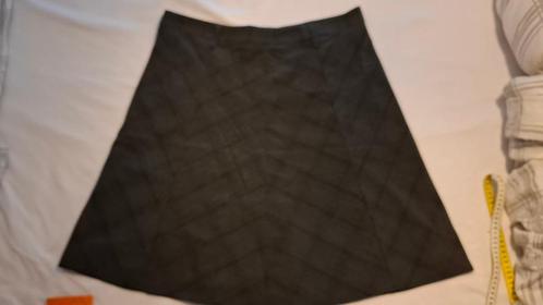 Grijs uitlopende rok gevoerd maat M. Bieden, Kleding | Dames, Rokken, Gedragen, Maat 38/40 (M), Grijs, Ophalen of Verzenden
