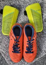 Voetbalschoenen 4-5 jaar + gratis scheenbeschermers, Maat XS of kleiner, Ophalen of Verzenden, Zo goed als nieuw, Schoenen