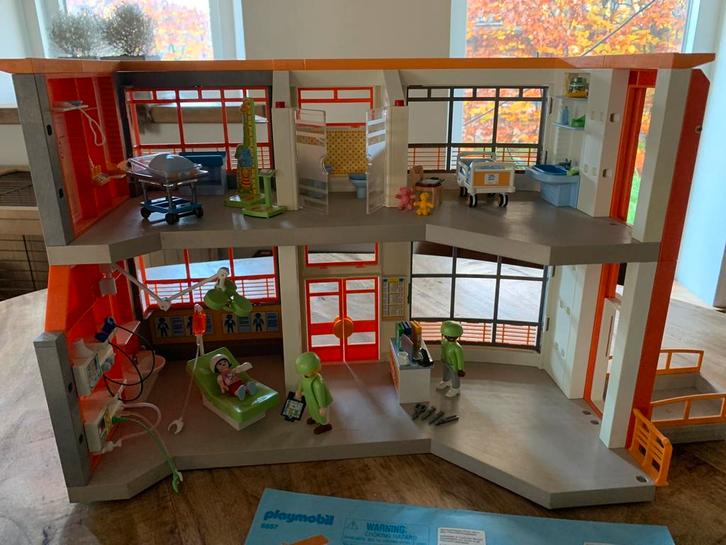 Playmobil Kinderziekenhuis & Traumahelikopter + 1 extra set, Kinderen en Baby's, Speelgoed | Playmobil, Zo goed als nieuw, Complete set