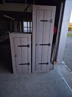 Houten kast met deuren en metalen details, Ophalen