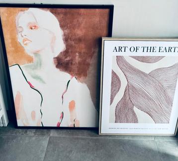 Twee Leuke Schilderijen met lijst Terra & Oud Roze beschikbaar voor biedingen