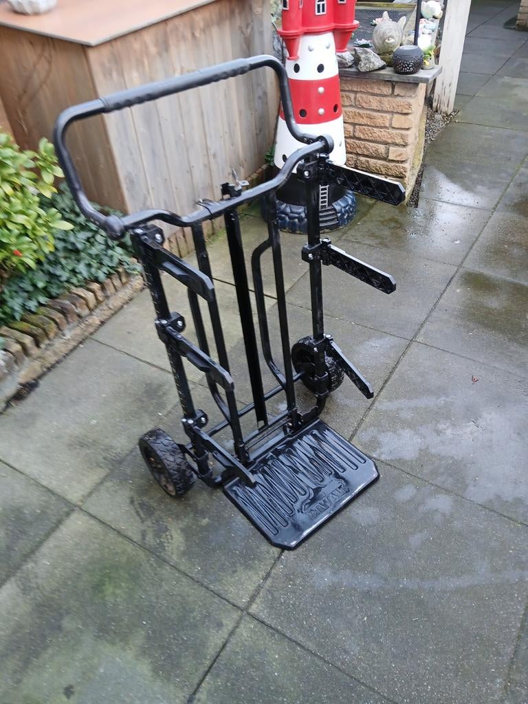 Een dewalt touchstysteem trolley  om drie gereedschap kist, Ophalen