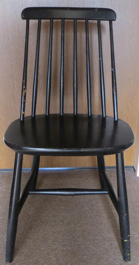 Vintage houten stoel met spijlen. Ilmari Tapiovaara. Fanett, Huis en Inrichting, Stoelen, Gebruikt, Eén, Hout, Zwart, Ophalen