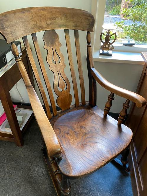 Antieke Engelse Vruchtenhouten schommelstoel ca 1890, Antiek en Kunst, Antiek | Meubels | Stoelen en Banken, Ophalen of Verzenden