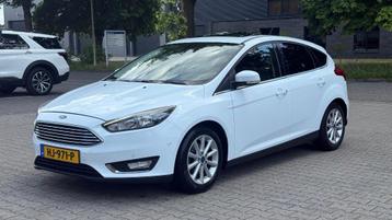 Ford Focus 1.0 Ecoboost 92KW 5D 2015 Wit trekhaak, open dak beschikbaar voor biedingen