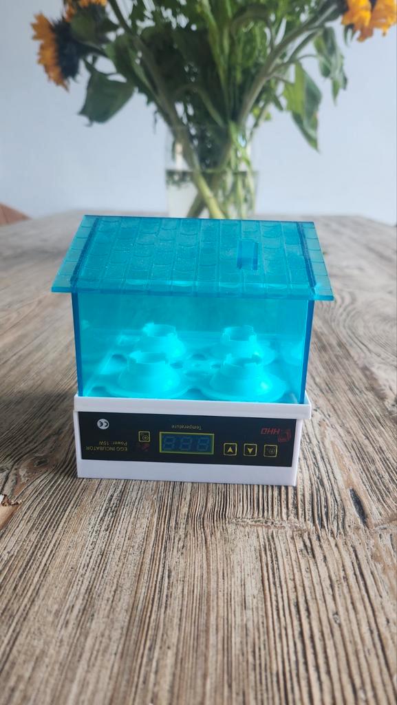 Kleine broedmachine, geschikt voor 4 eieren, Dieren en Toebehoren, Pluimvee | Toebehoren, Nieuw, Broedmachine, Ophalen of Verzenden