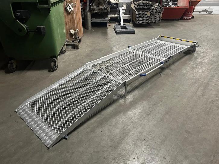 FEAL Rolstoeloprijplaat - Laadklep oprijplaat dubbel opvouwb, Auto's, Bestelauto's, Bedrijf, Te koop, Aangepast voor mindervaliden