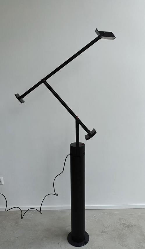 Artemide Tizio vloerlamp, Huis en Inrichting, Lampen | Vloerlampen, Zo goed als nieuw, 150 tot 200 cm, Metaal, Overige materialen