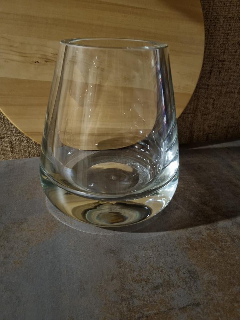 Heel mooie en zware glazen vaas., Gebruikt, Overige kleuren, Ophalen of Verzenden, Glas