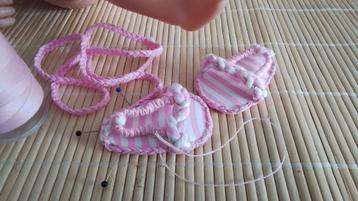 Poppenkleertjes  Handgemaakte OPEN POPPENSCHOENTJES voetje 6 beschikbaar voor biedingen