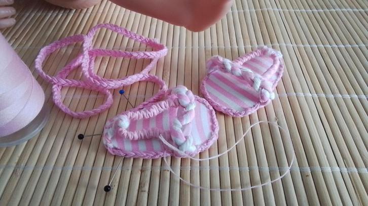 Poppenkleertjes  Handgemaakte OPEN POPPENSCHOENTJES voetje 6, Kinderen en Baby's, Speelgoed | Poppen, Nieuw, Babypop, Ophalen of Verzenden