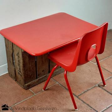 Ikea kinderstoel met opklaptafel beschikbaar voor biedingen