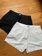 2 korte broeken essentiel zwart/ wit, Maat 38/40 (M), Kort, Ophalen of Verzenden, Wit