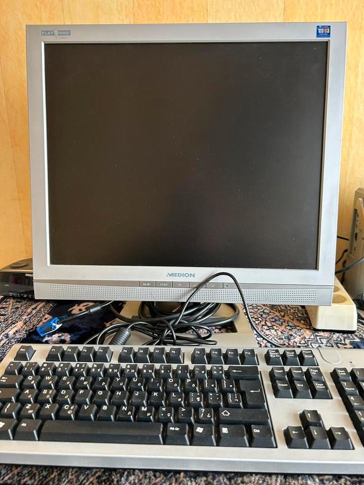 Medion computer scherm + toetsenbord +muis, Computers en Software, Toetsenborden, Zo goed als nieuw, Ergonomisch, Toetsenbord en muis-set