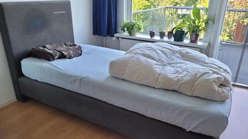 eenpersoons bed met dekbed en hoes, Huis en Inrichting, Slaapkamer | Matrassen en Bedbodems, Gebruikt, Bedbodem, 90 cm, 200 cm