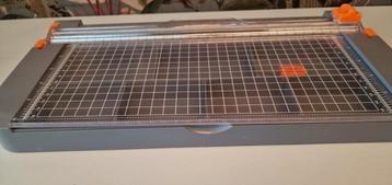 Papiersnijder met organizer beschikbaar voor biedingen