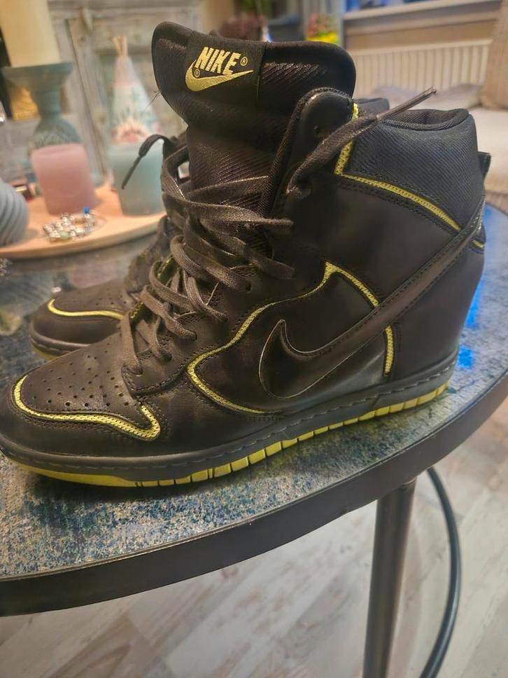 Gabr Nike sky high dunk mt 41 z.g.n., Kleding | Dames, Schoenen, Zo goed als nieuw, Sneakers of Gympen, Zwart, Ophalen of Verzenden