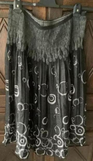 Grijze rok leuke details; 48 / 50; CANDA; lengte 79 cm beschikbaar voor biedingen