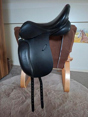 BR Torrelini 16 inch dressuurzadel  beschikbaar voor biedingen