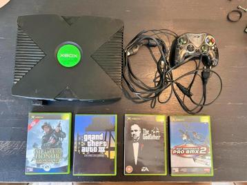 Xbox Classic + Controller + 4 Games beschikbaar voor biedingen