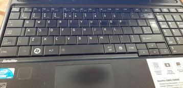 Laptop 15in Toshiba, i3, 450gb SSD beschikbaar voor biedingen