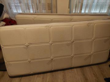 2x matras 90x200cm beschikbaar voor biedingen