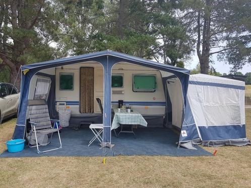 Adria Unica 391 DK met stapelbed, Caravans en Kamperen, Caravans, Particulier, tot en met 4, 750 - 1000 kg, Rondzit, Adria, Omvormbare zithoek