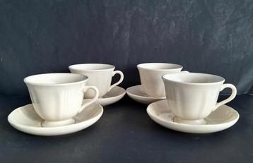 Wedgwood vier cappuccino/thee kop en schotels.Queen's Plain. beschikbaar voor biedingen