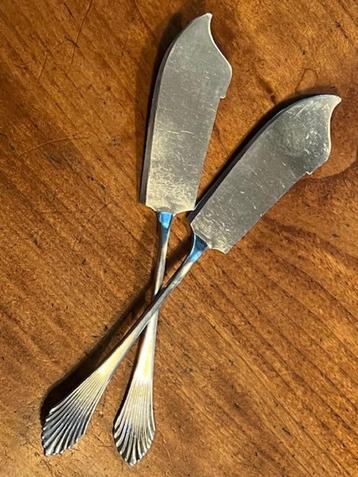2 BOTERMESJES - ZILVER IN PALMET/WAAIER UITGEVOERD beschikbaar voor biedingen