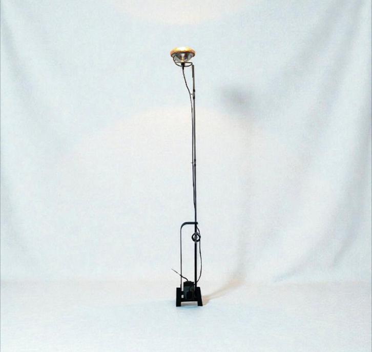 early Toio Achille Castiglioni Flos vloerlamp lamp date 1975, Huis en Inrichting, Lampen | Vloerlampen, Minder dan 100 cm, Overige materialen