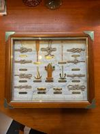 Vitrine met scheepsknopen en kaart, Antiek en Kunst, Ophalen, Rechthoekig, Minder dan 50 cm, Minder dan 100 cm