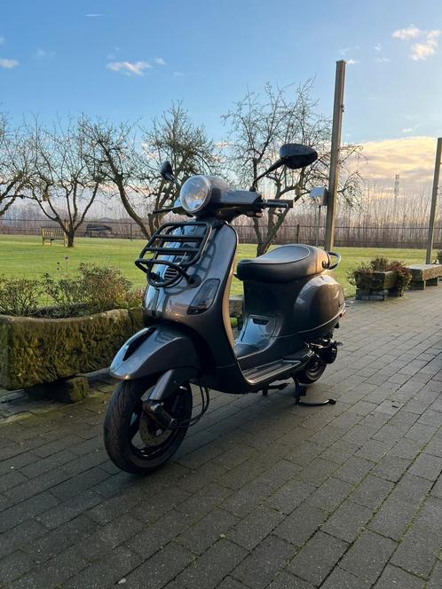 Vespa LX 50, Fietsen en Brommers, Snorfietsen en Snorscooters, Zo goed als nieuw, Vespa, Ophalen