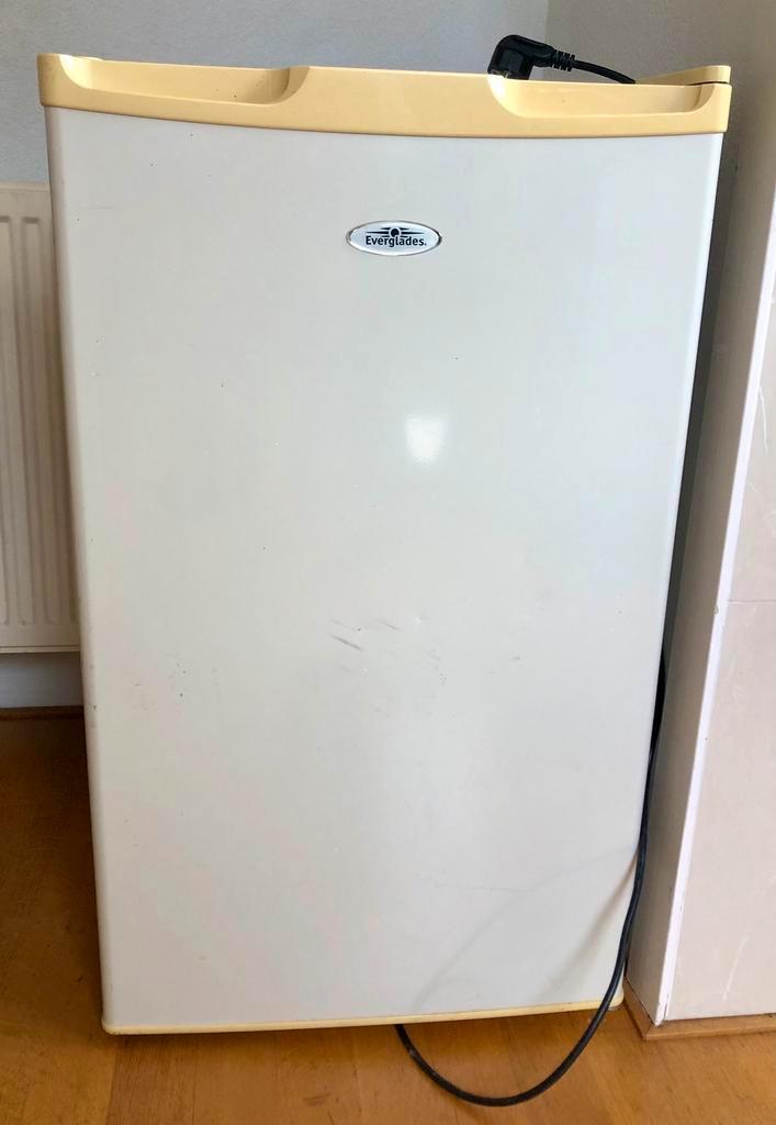 Everglades koelkast tafelmodel, Witgoed en Apparatuur, Vriezers en Diepvrieskisten, Gebruikt, Minder dan 85 cm, Minder dan 60 cm