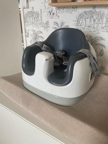 Bumbo stoelverhoger inclusief tafeltje beschikbaar voor biedingen