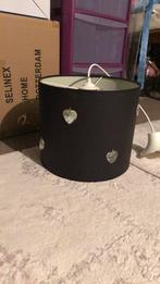 Zwarte lampenkap met kristallen hartjes, Huis en Inrichting, Lampen | Lampenkappen, Ophalen, Gebruikt, Zwart, Minder dan 25 cm