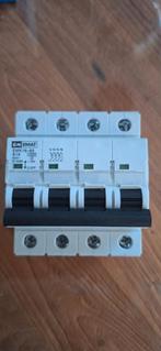 Emat B16 installatieautomaat 3-fase (2 beschikbaar), Ophalen of Verzenden, Gebruikt, Overige typen